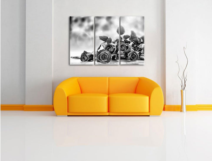 Pixxprint Rosenstrauss auf Holztisch als Leinwandbild/Grösse: 3 Teilig (120x80) cm/Wandbild/Kunstdru