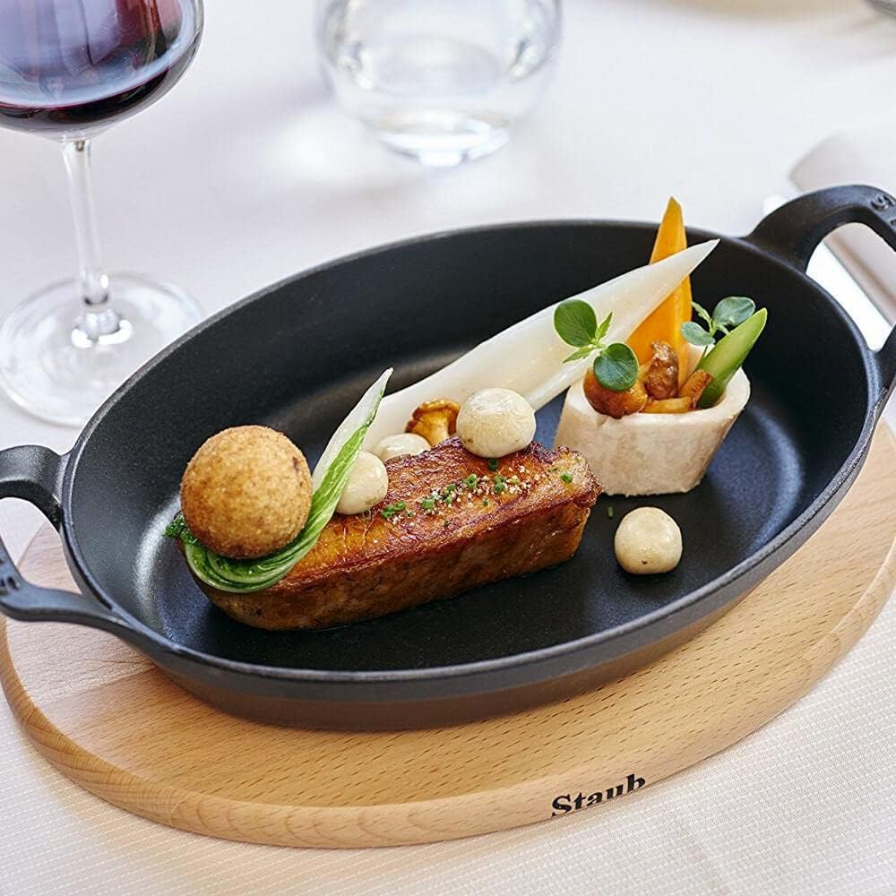 Staub 1303323 stapelbare Auflaufform, oval 32 cm, 2,2 L mit mattschwarzer Emaillierung im Inneren de