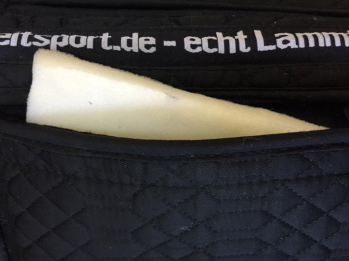 Lammfell Korrektur Sattelkissen aufpolsterbare Sattelunterlage mit Fellrand vorne SAKIS1AP, schwarz-