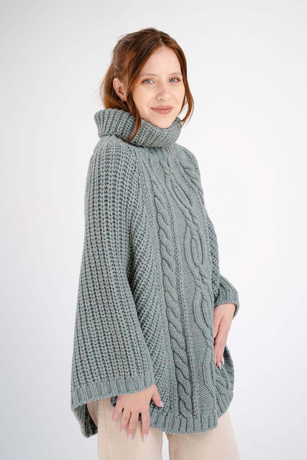 SAOL Damen Strickjacke aus 100% Merinowolle Zopfmuster Irische Aran Poncho Einheitsgrösse Skylight,