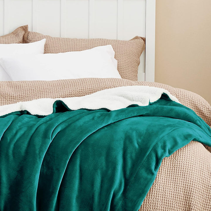 BEDSURE Decke Sofa Kuscheldecke Grün - warm Sherpa Sofaüberwurf Decke, Dicke Sofadecke Couchdecke, 1