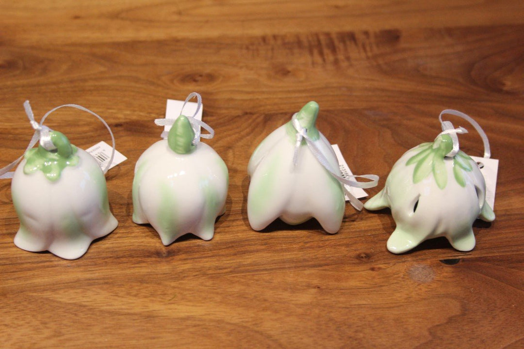 Grosse Porzellan-Blümchen im 4er-Set♥Osterglöckchen z. Hängen, 5-5 bis 6,5 cm