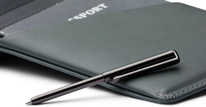 Bellroy Travel Wallet – Reisebrieftasche (Reisepass, Bordkarten, Scheine, Karten und Stift) Everglad