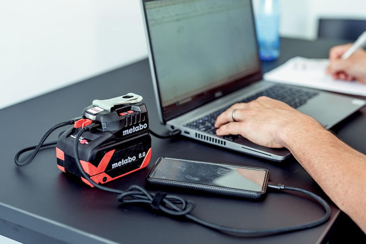 metabo Power-Charger PC 18-65 - 18 V Ladegerät & Powerbank mit LED-Licht, 65 W, schnell einsatzberei