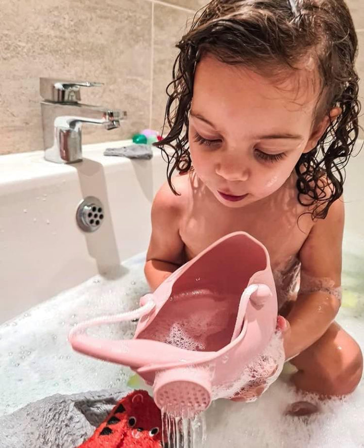 Scrunch Kinder-Giesskanne – Kinder-Gartenwerkzeuge für unordentliches Spielen – Quashable kleine Gie