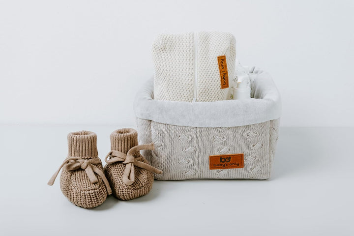 BO BABY'S ONLY - Körbchen Cable - Wickeltisch Organizer - Gestrickte Aufbewahrungsbox für Kinderzimm