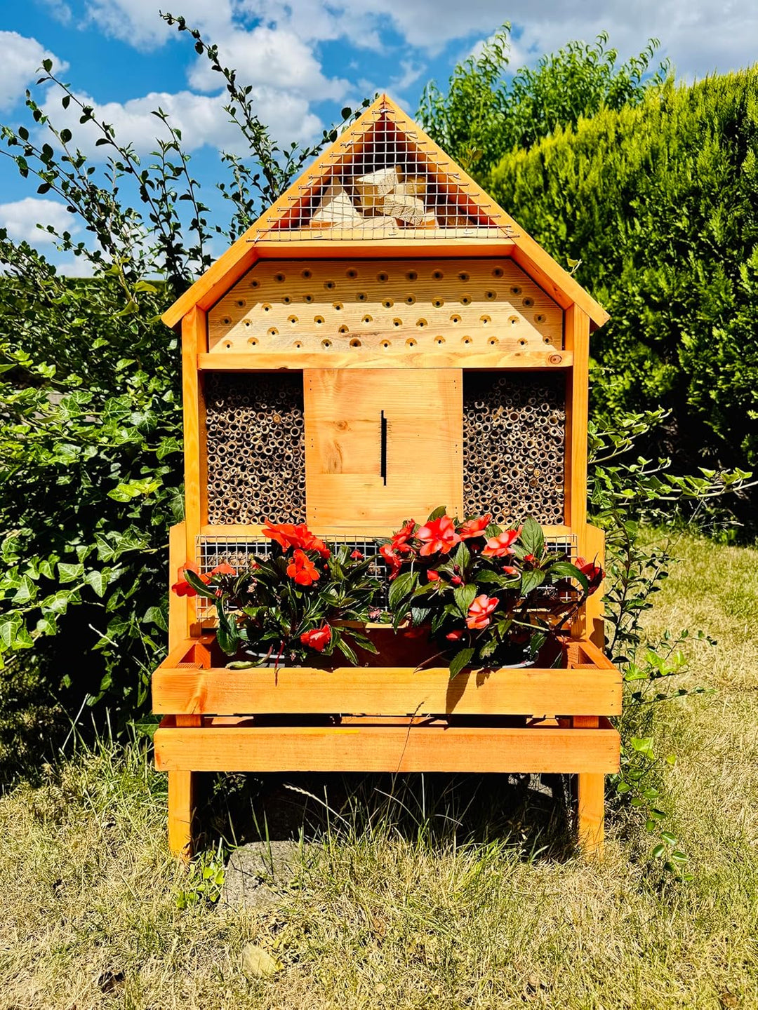 massives handgefertigtes XLInsektenhotel aus Holz für Wildbienen I Insektenhaus mit Blumenkasten I B