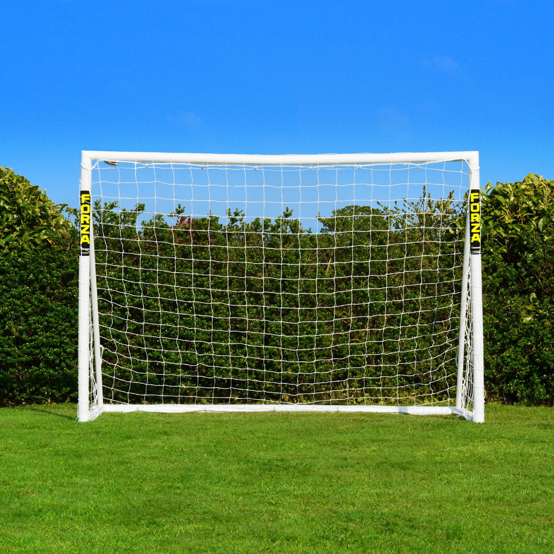 FORZA Fussballtor mit einem Klicksystem – das Fussball-Tor kann das ganze Jahr über bei jedem Wetter