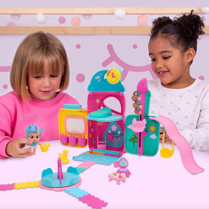 Cry Babies Playtime Jenna's Day Care, Puppenhaus, Playset mit Exklusiver Puppe Jenna, 18+ Zubehörtei