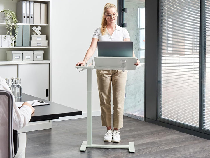 Beliani Laptoptisch höhenverstellbar 70 x 40 cm hellgrün modern Homeoffice Büro Schola