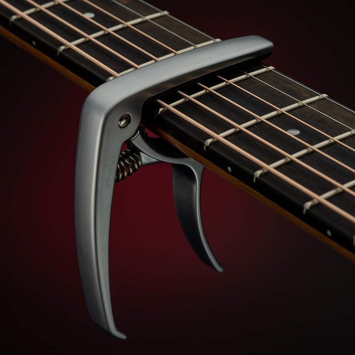 Pick Geek Gitarren-Plektren und Kapodaster Bundle | 33 Hochwertige Sortierte Gitarren-Picks | Django