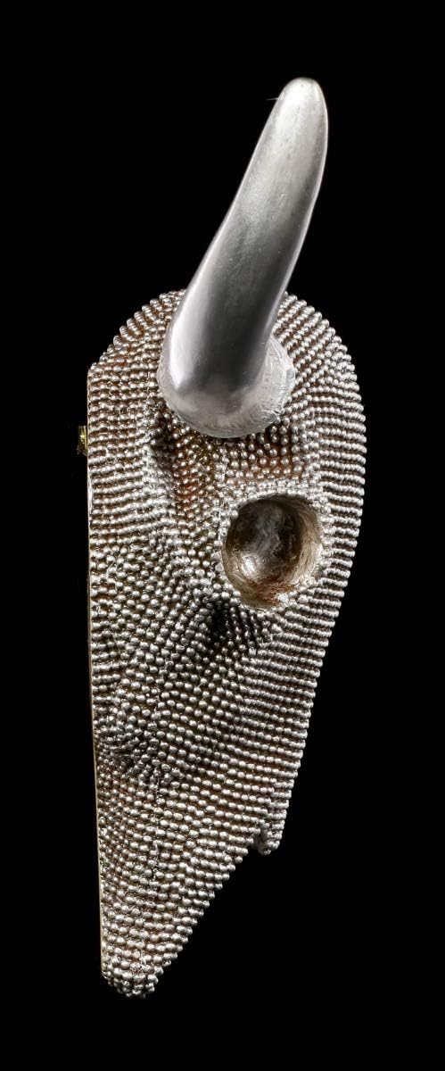 Figuren Shop GmbH Wandrelief Büffel-Schädel mit Silber Noppen verziert 46,5 cm | Trophäe Kopf Rind L