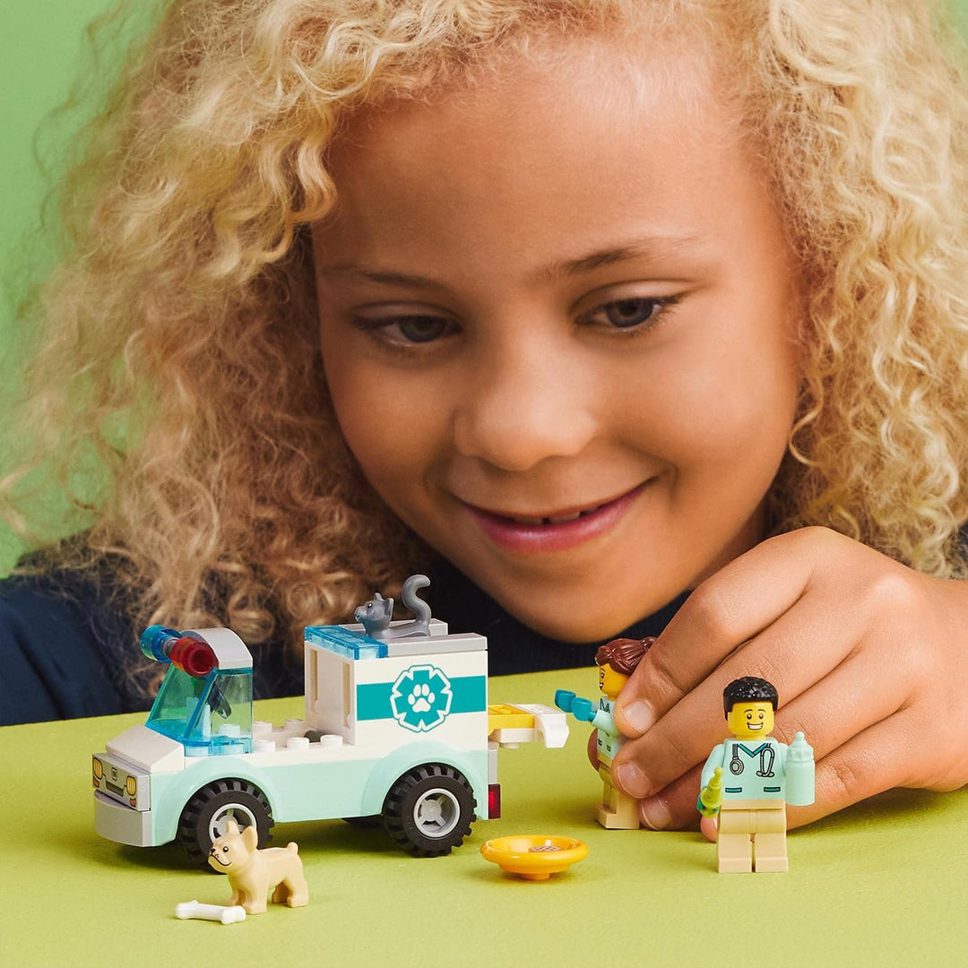 LEGO 60382 City Tierrettungswagen, Tierspielzeug mit Hunde- und Katzenfiguren sowie 2 Tierarzt-Minif