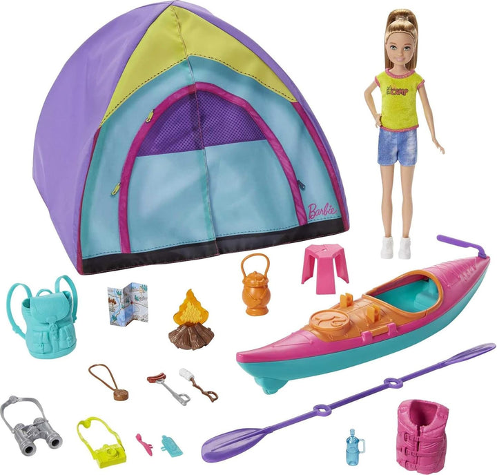 Barbie GJB58 - Team Stacie Puppe und Sommer-Camp Spielset mit Zelt, Kajak und mehr als 15 Zubehörtei