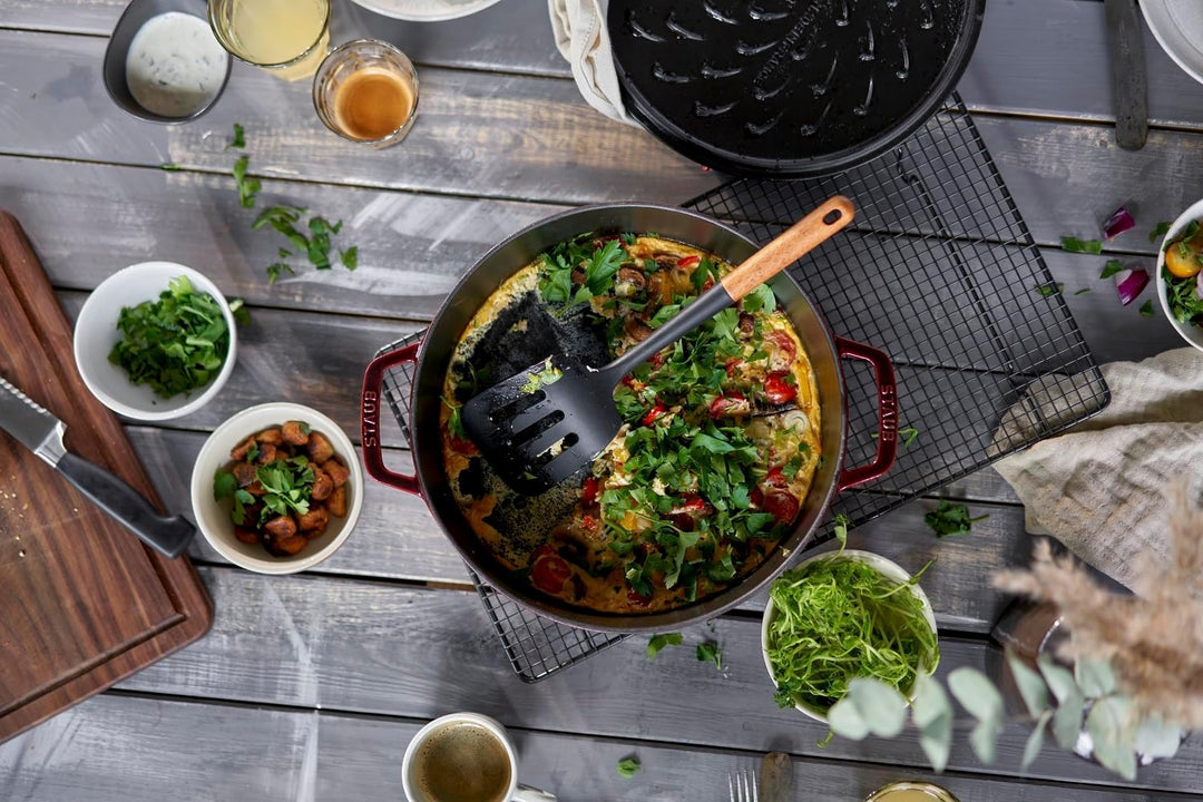 STAUB Gusseisen Bräter, Chistera Tropfenstruktur im Deckel, Rund 28 cm, 3,7 L, Grenadine Rot Grenadi