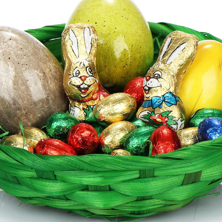 com-four® 4X Osterkörbchen mit Deko Gras und Eierfarben - grüne Osterkörbe mit grünem Gras - Bastkor