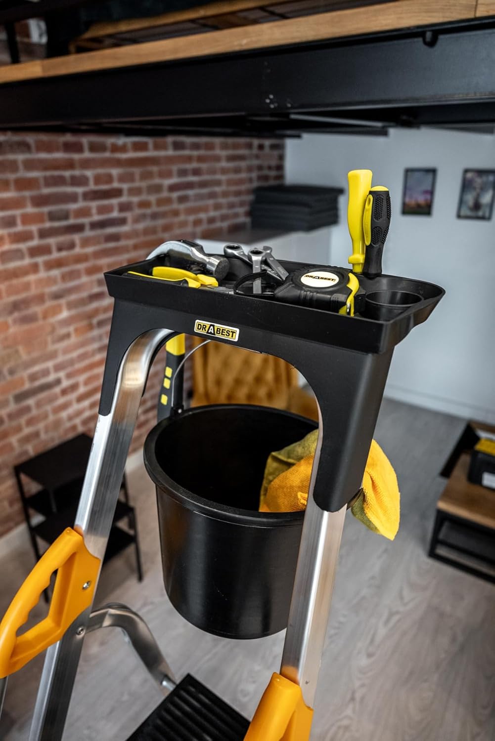 DRABEST Leiter PRO Serie Alu Klaptritt 4 Stufen Klappbare Leiter mit Sicherheits Handläufen bis 150