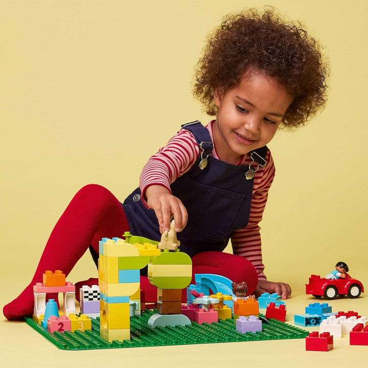 LEGO 10980 DUPLO Bauplatte in Grün, Grundplatte für DUPLO Sets, Konstruktionsspielzeug für Kleinkind