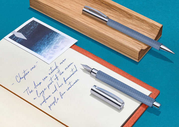 Faber-Castell 147120 - Füller Ambition OpArt Deep Water, Federstärke M, 1 Stück Deep Water Füller M,