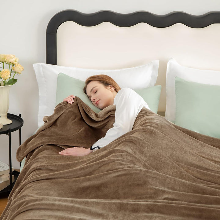 WAVVE Kuscheldecke Flauschig Fleecedecke - Sofadecke 230x270 cm Wohndecke Couchdecke, Braun Decke So