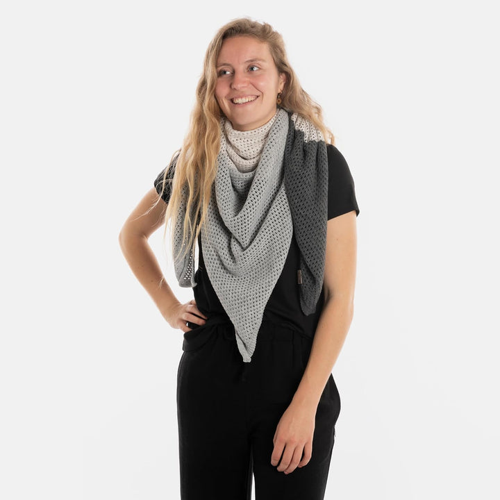 KNIT FACTORY - Lacey Stricktuch - Quadratisches Halstuch aus 30% Wolle und 70% Polyacryl - Umschlagt