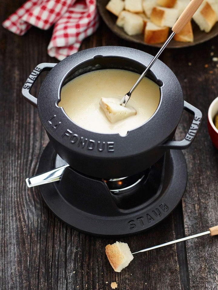 STAUB Fondue Set mit 6 Gabeln, Geeignet für Käse- Schoko- und Fleisch-Fondue, Gusseisen, 18 cm, Schw