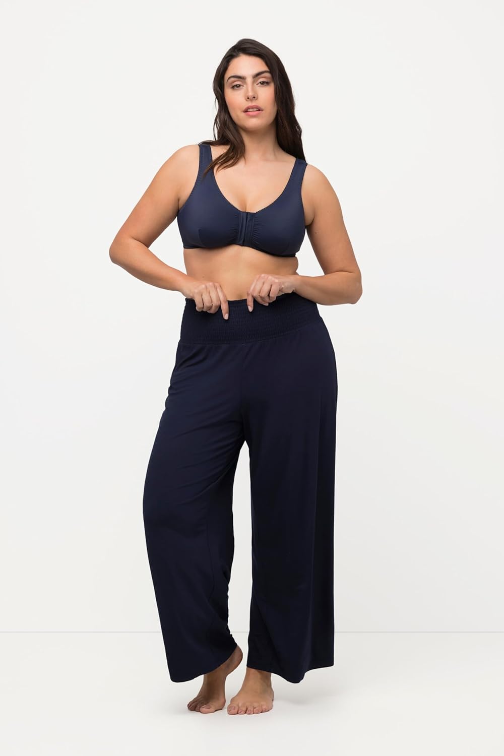 Ulla Popken Damen Marlenehose, Weites Bein, Breiter Elastikbund Schlupfhose 45W / 32L Schwarz, 45W /