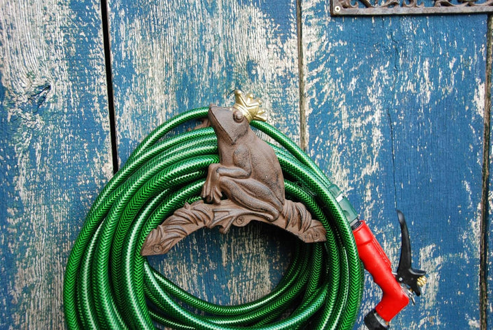 Esschert Design Schlauchhalter Frosch + Krone, rost, Gusseisen, Froschmotiv, Wandmontage, ca. 20,5 x