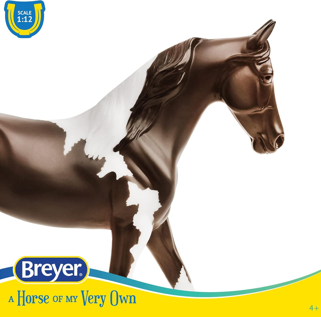 Breyer Horses Freedom Series Pinto | Pferdespielzeug | 24,8 x 17,8 cm | Massstab 1:12 | Modell #1057
