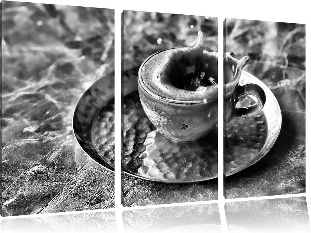 Pixxprint Kaffee spritzt aus Tasse als Leinwandbild/Grösse: 3 Teilig (120x80) cm/Wandbild/Kunstdruck