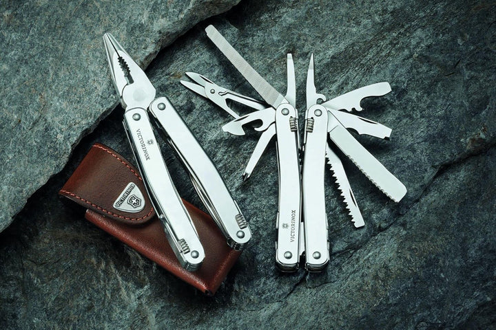 Victorinox Leder-Etui für Taschenmesser (Gürtelschlaufe, Klettverschluss, 3cm x 10cm) braun One Size