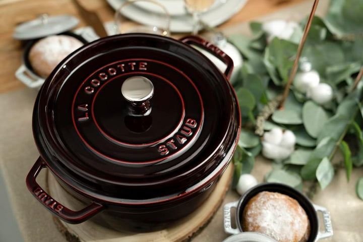 STAUB Gusseisen Bräter/Cocotte, Rund 26 cm, 5 L, Aromaregen Funktion, Für alle Herdarten geeignet, G