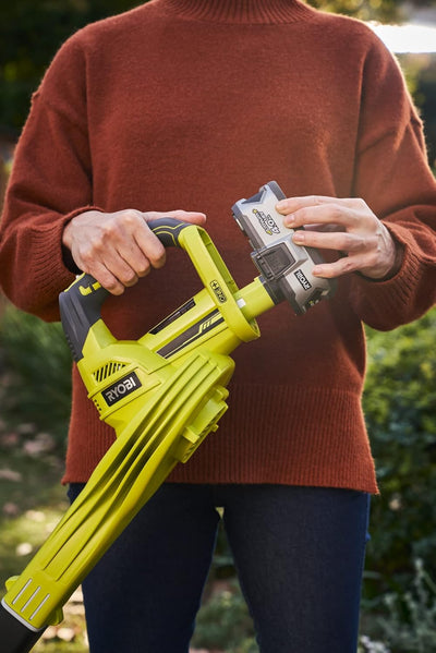 RYOBI 18 V ONE+ Akku-Laubgebläse OBL1820S & 18 V ONE+ Akku-Rasentrimmer OLT1832 (Schnittbreite 25-30