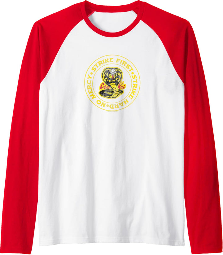 Cobra Kai Schlag zuerst zu Kreis Logo Raglan