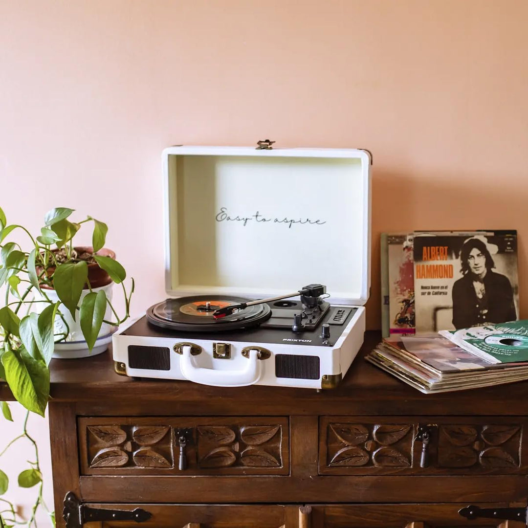 PRIXTON - VC400 Vintage-Vinyl-Plattenspieler | Vinyl-Player & Konverter über Bluetooth & USB | 2 ein