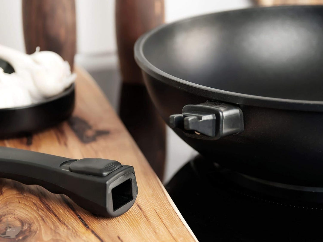 AMT Gastroguss Wok 32 cm Ø, 10 cm hoch, Wokpfanne, nicht induktionsgeeignet, abnehmbarer Stiel, Lota
