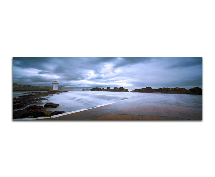 Paul Sinus Art Panoramabild auf Leinwand und Keilrahmen 150x50cm Küste Felsen Meer Leuchtturm Wolken