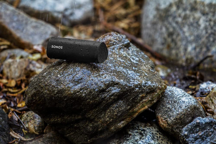 Sonos Roam SL (Weiss). Kompakte Grösse und hochwertiger Sound für zuhause und unterwegs mit diesem l
