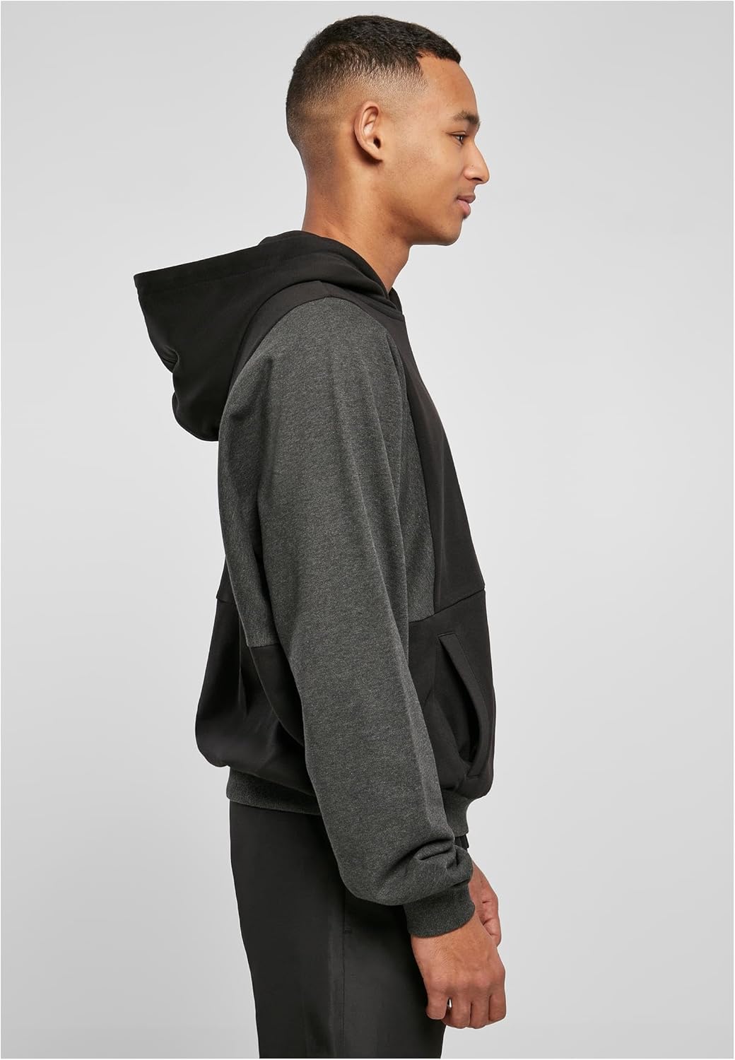 Urban Classics Cut On Sleeve Hoody, Männer Kapuzenpullover in Loose Fit Passform mit zwei Taschen an