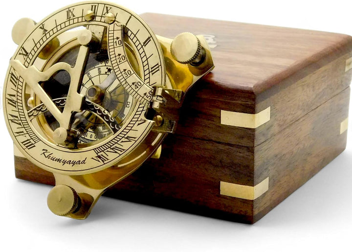 Messing-Kompass. Eleganter, traditioneller 7,6 cm grosser nautischer Sonnenuhr-Kompass aus antikem M