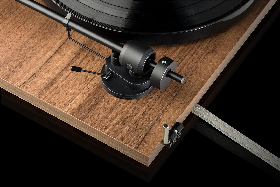 Pro-Ject E1, Plug &amp; Play Einsteiger Plattenspieler mit OM5e System und elektronischer Geschwindigkei