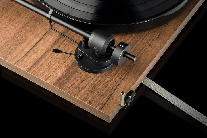 Pro-Ject E1, Plug &amp; Play Einsteiger Plattenspieler mit OM5e System und elektronischer Geschwindigkei