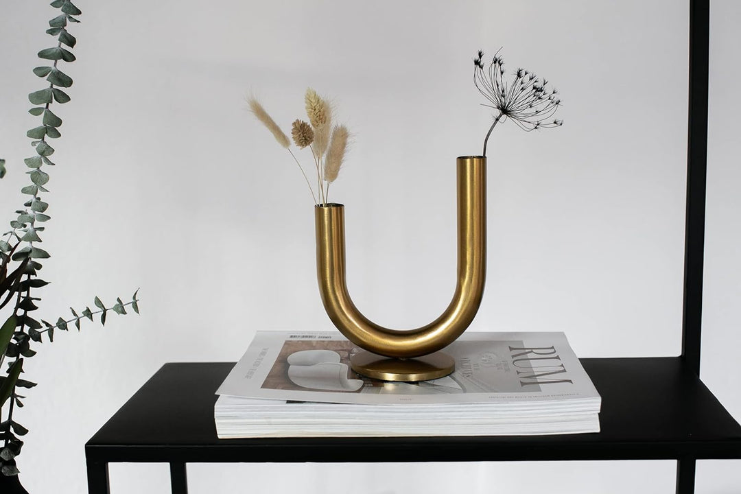 LaLe Living Vase Ajala in Gold U-förmig asymmetrische mit doppelseitiger Öffnung, 18 x 15 cm aus Eis