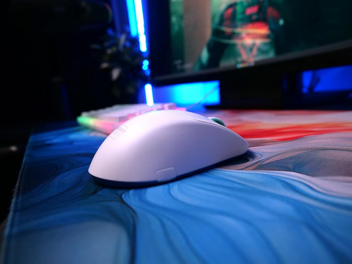 CHERRY XTRFY M64 Wireless, Ultraleichte Kabellose Gaming-Maus, 2,4 GHz Funk, Optimiert für esports,