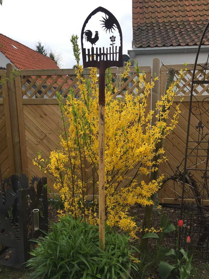 Crispe home & garden Edelrost Deko-Schaufel mit Regenmesser - Hahn auf Gartenzaun - Gartendekoration