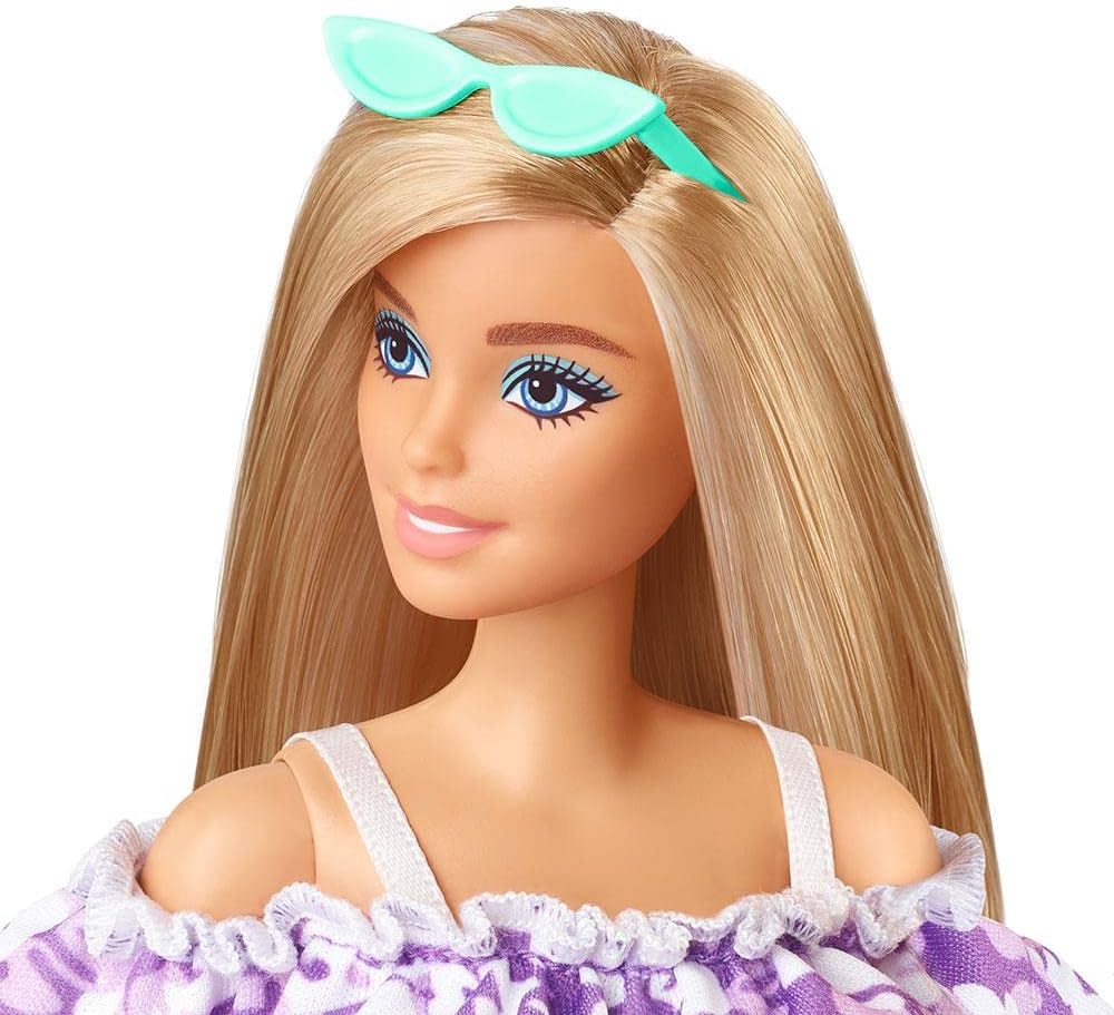 Barbie GRB36 - Loves The Ocean Puppe im lila Blumenkleid (29,21 cm gross, blond), aus recyceltem Kun