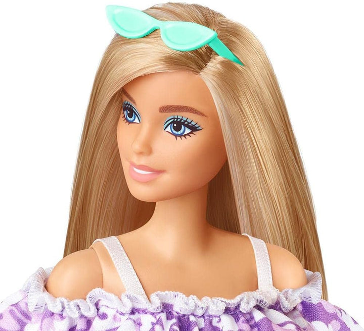 Barbie GRB36 - Loves The Ocean Puppe im lila Blumenkleid (29,21 cm gross, blond), aus recyceltem Kun