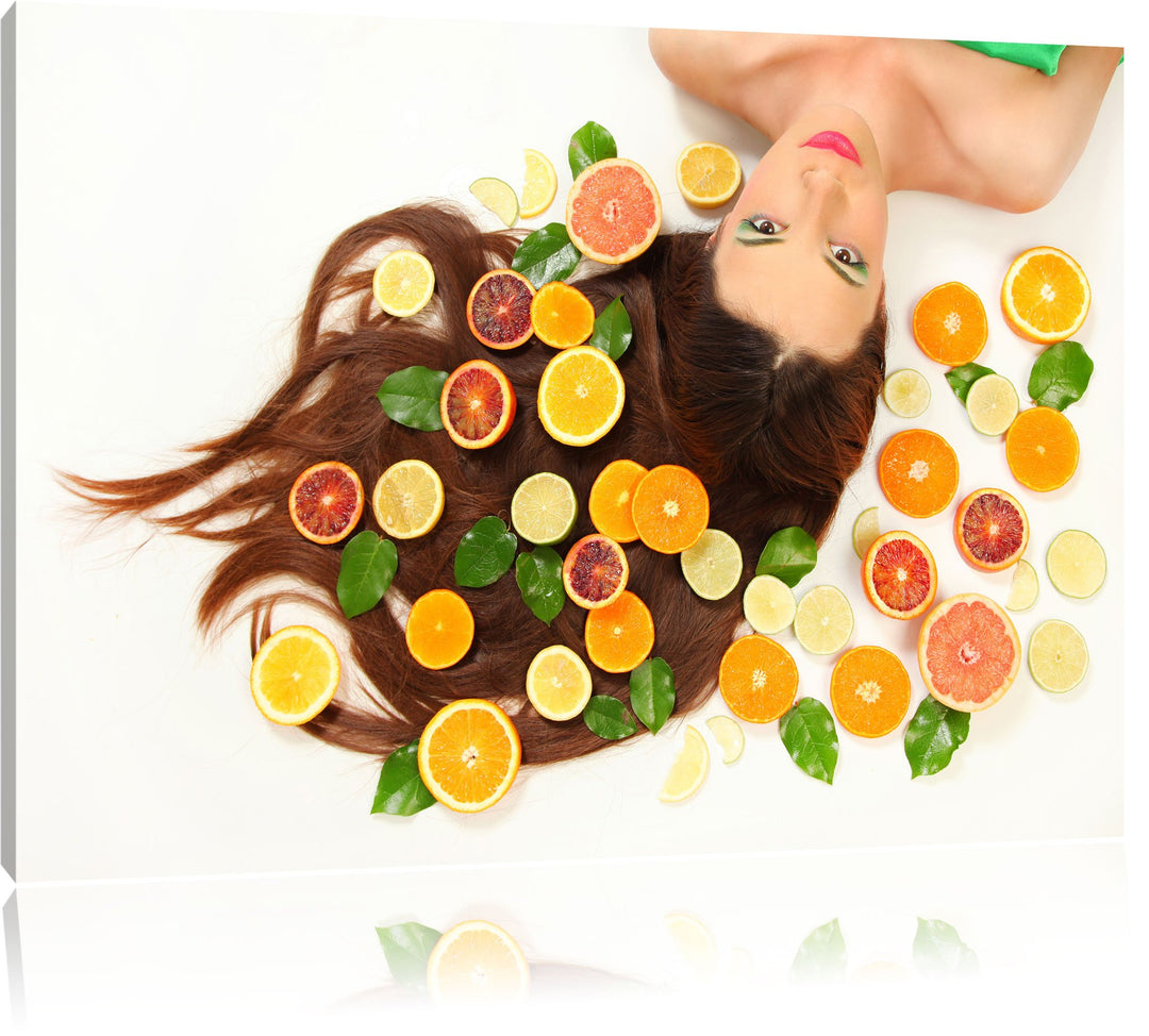 Pixxprint Hübsche Frau mit Obstscheiben als Leinwandbild/Grösse: 100x70 cm/Wandbild/Kunstdruck/ferti