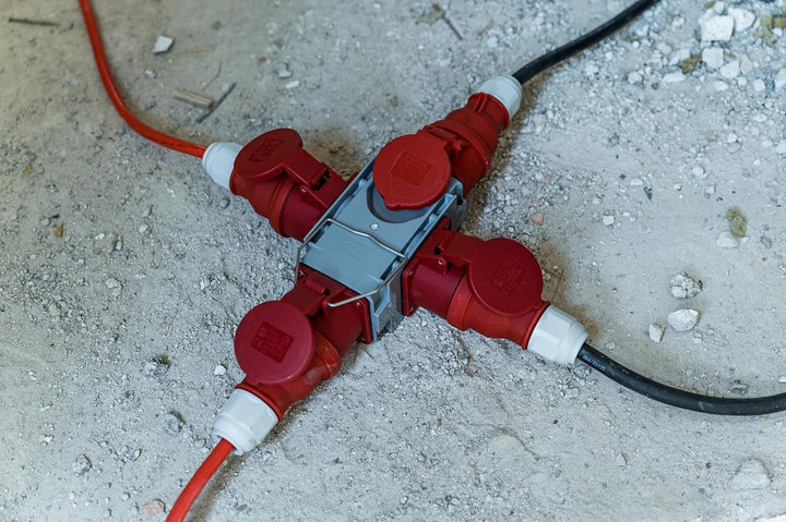 Brennenstuhl CEE Adapter Stromverteiler IP44 (1x CEE Stecker 400V/16A und 3x CEE Steckdosen 400V/16A