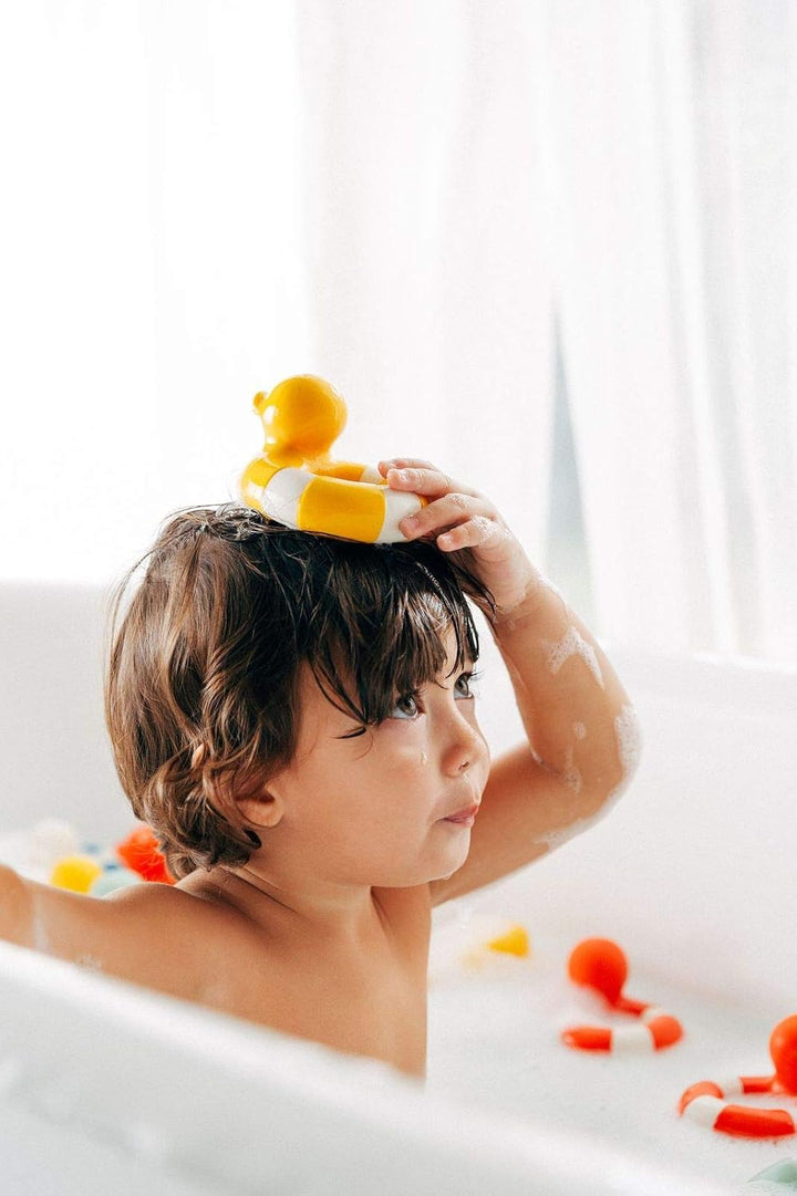 Oli &amp; Carol - Naturgummi-Badespielzeug, Ente, Flo The Floatie, Gelb, 10 cm